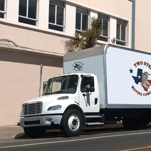 Apartment Move-In and Move-Out Inspection Guide for San Antonio Renters 2 Apartment inspection guide San Antonio: movers helping a renter prepare for move-out