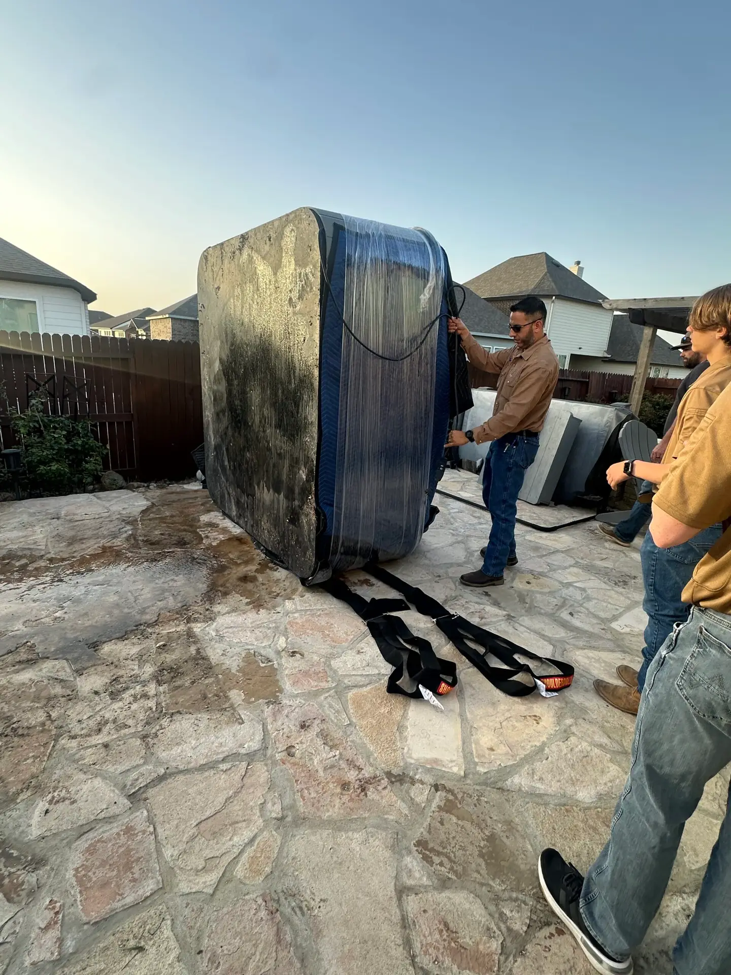 Piano Moving Cost Guide for San Antonio: What to Expect 2 Piano moving cost San Antonio: specialty crew handling large furniture and pianos